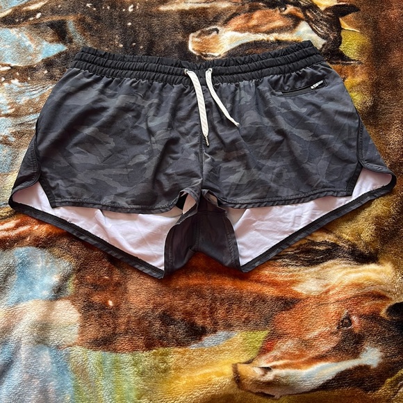 Vuori Shorts Vuori Xlarge Black Camo Active Shorts With Built In